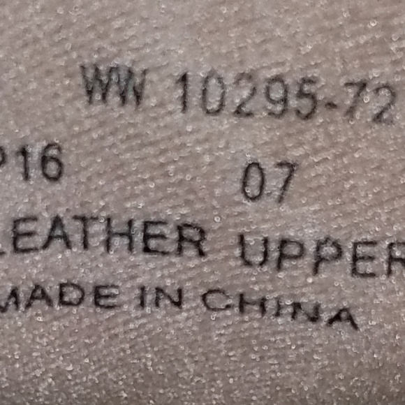 Drew womens shoes, size 8 WW - Picture 6 of 6